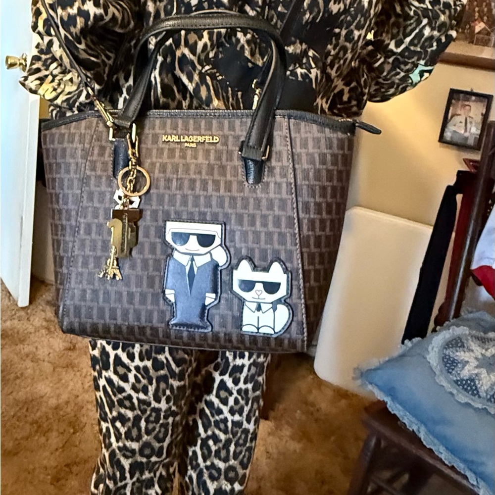 KARL LAGERFELD PARIS Purse
NEW with tags. - Picture 11 of 12